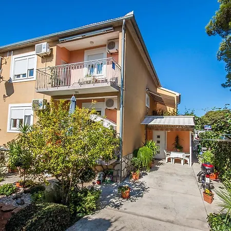 Kate Apartman