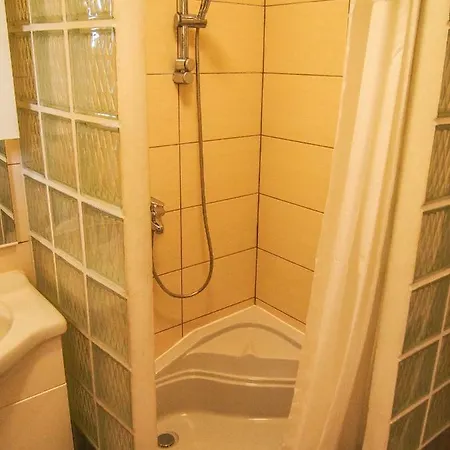 Kate Apartman *